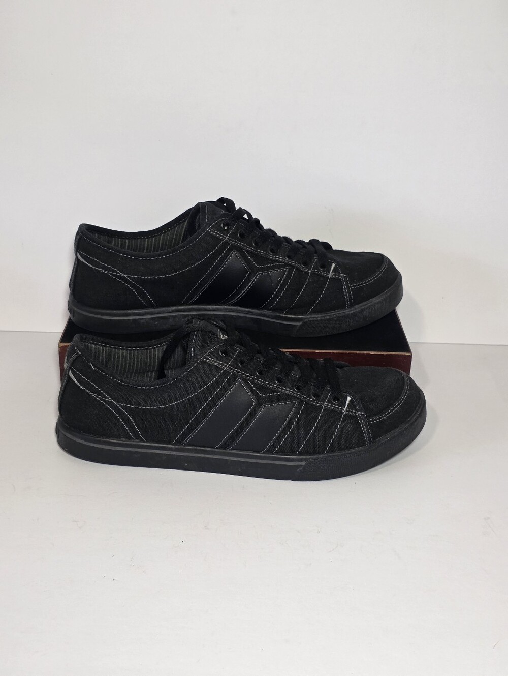 Macbeth Eliot Vegan Black Canvas Skate Shoes Mens Size 10 Low Top Sneakers Y2K